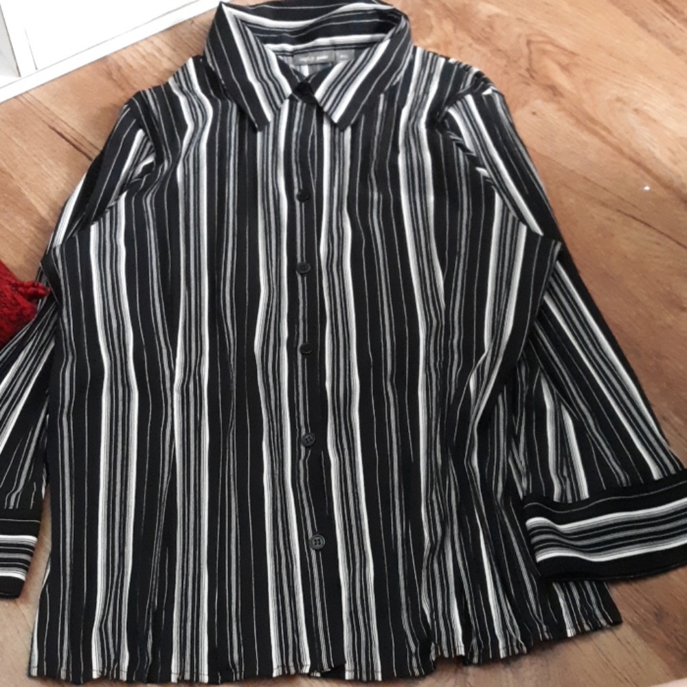 Long sleeve shirt, smaller then it looks